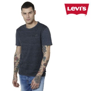 Upto 40% Off on Levi's Men T-shirt & Polo, Starts at Rs.699