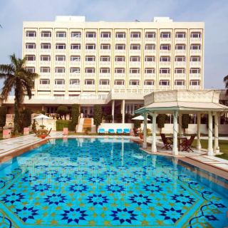 Book Hotel In Agra starting at Rs.1400: MakeMyTrip Sale