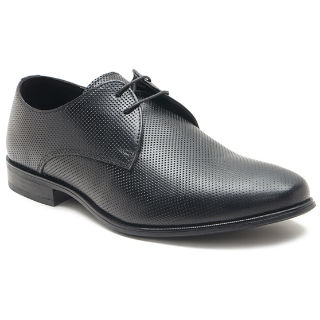 Flat 60% Off on Red Tape Formal Men Shoes